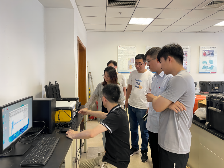 中特检仪器与天津特检院开展电磁超声科学实验仪器交付培训